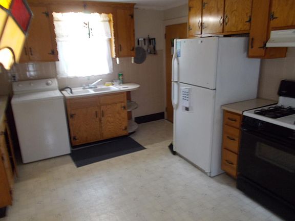 3rd image of 36 Lawrence St #23
