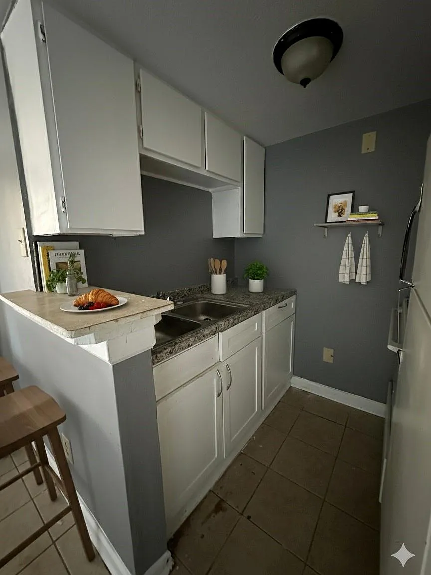 1 bed, 1.0 bath, $900 — Photo 2