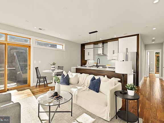 4th image of 1337 K St SE #Penthouse 3