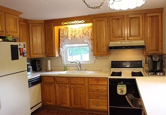 3rd image of 185 Winslow Dr