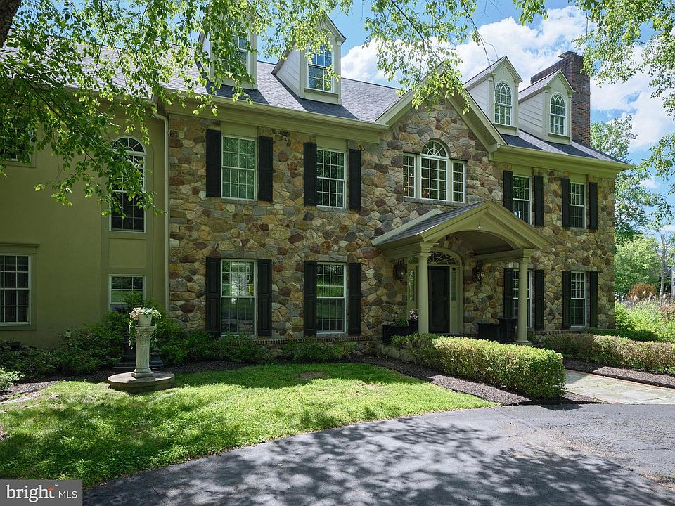 1st image of 5765 Valley Stream Dr