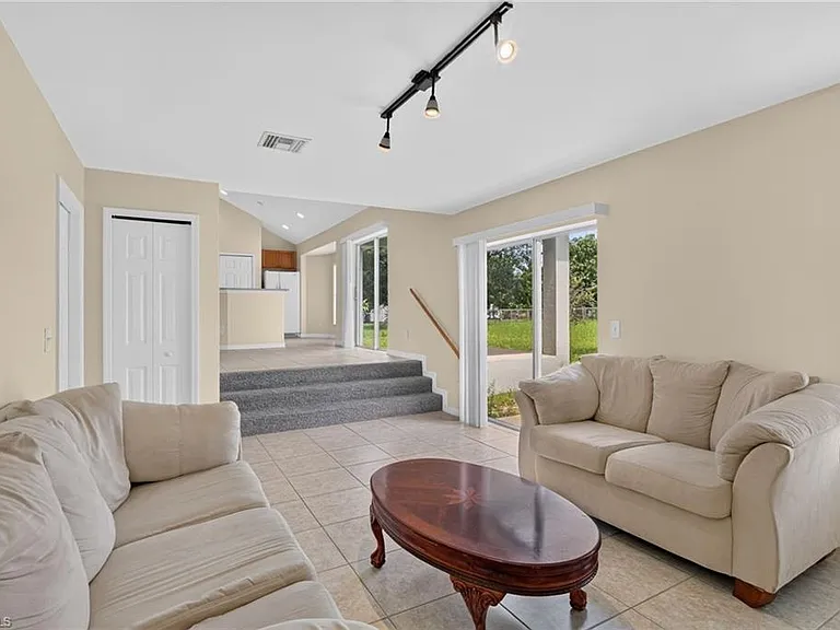 523 SE 25th Ln — Photo 15