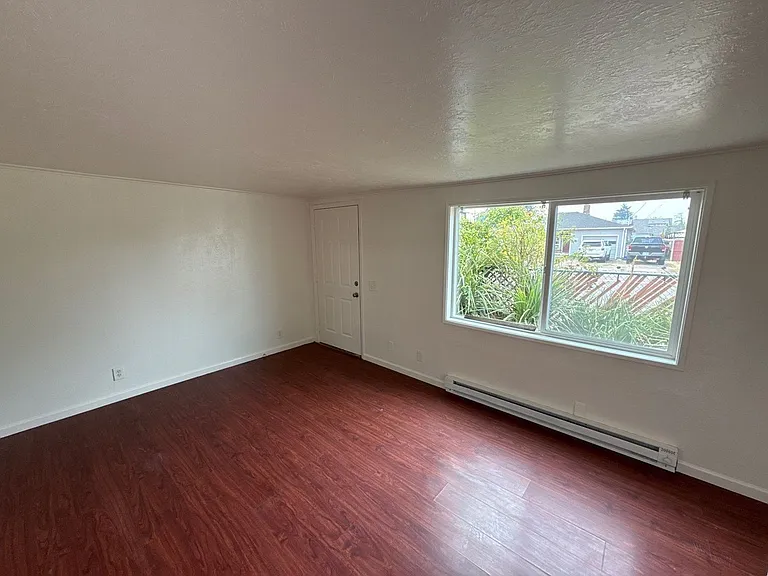 926 SE Uglow Ave #2 — Photo 4