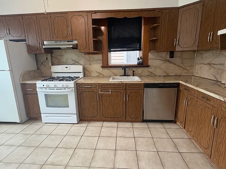143 Elm St #2 — Photo 10