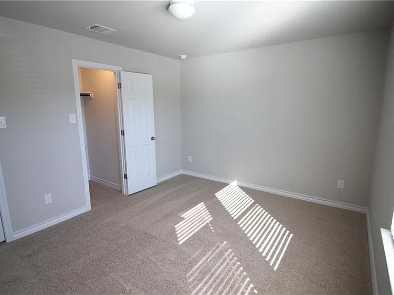 509 Whitney Trl — Photo 8