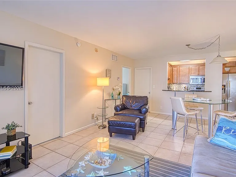 2900 Banyan St #408 — Photo 22