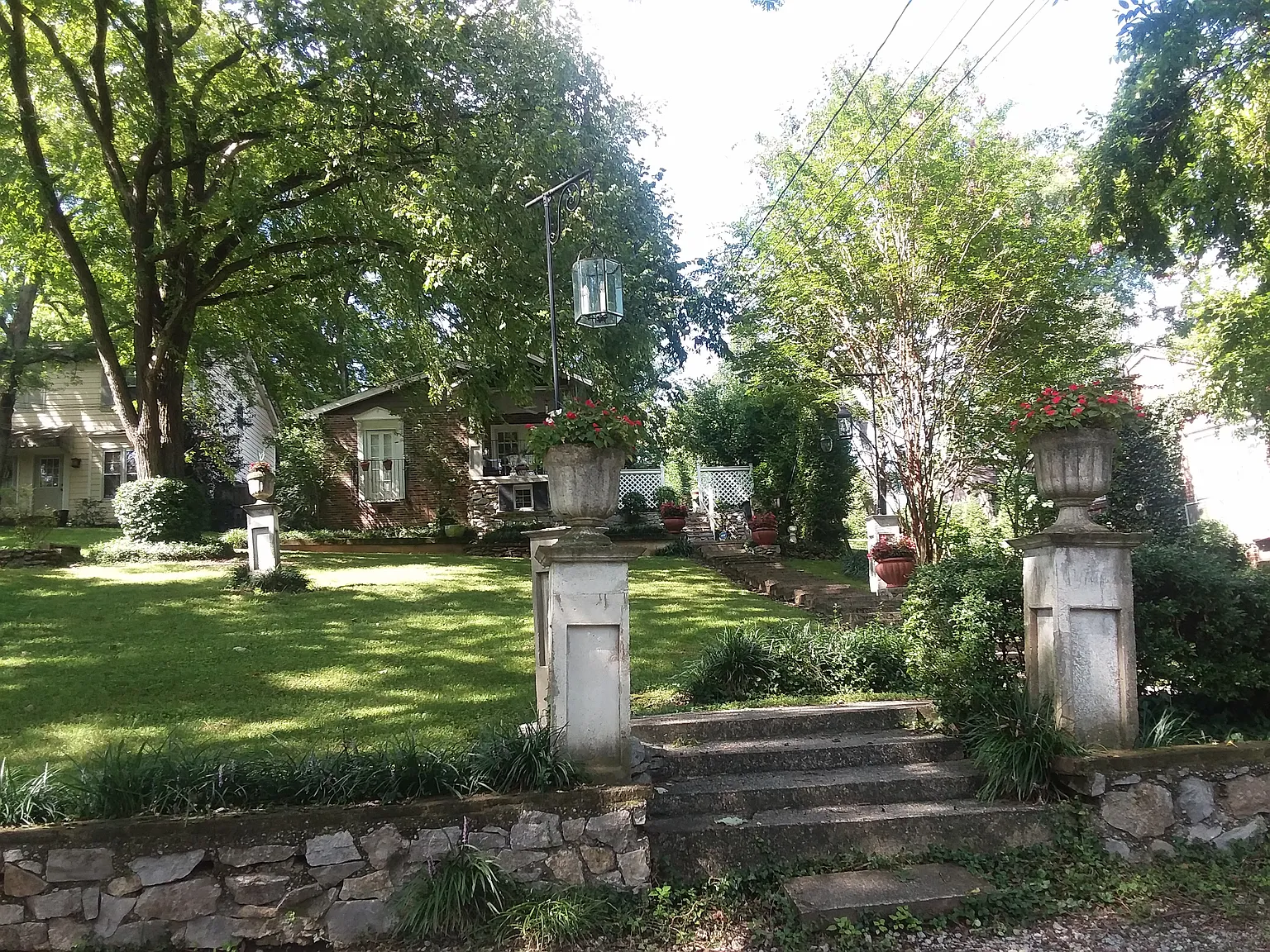2 bed, 750 sqft, $1,850 — Photo 1