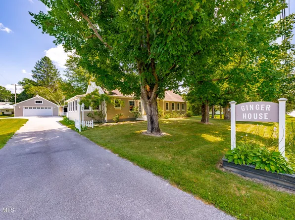 6 Campbell Road, Melrose, NY 12121