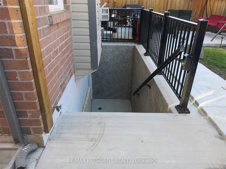 32 Ventura Ave #BASEMENT — Photo 21