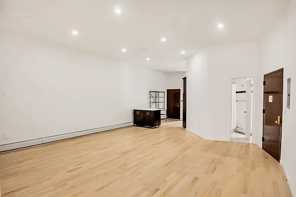 Rented by Compass | media 9