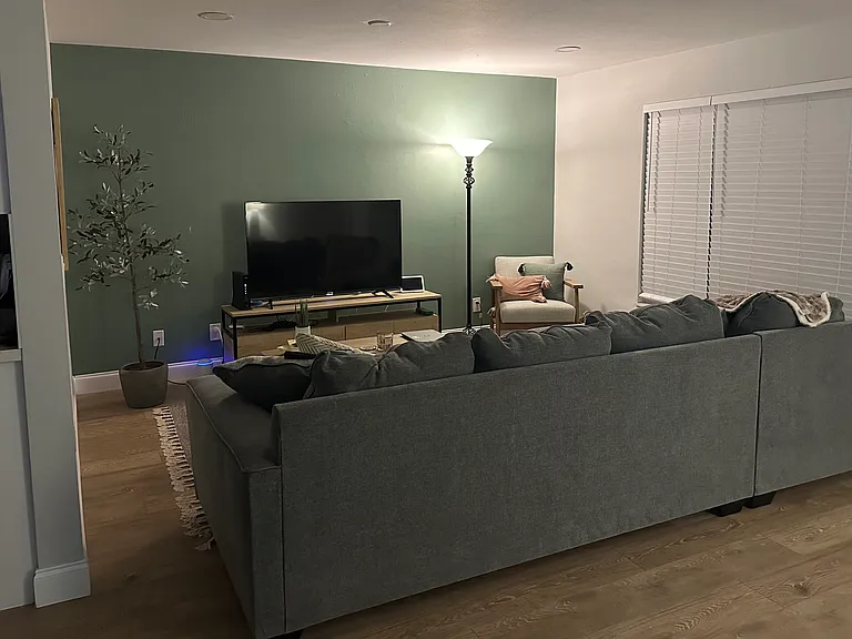 3721 SE 3rd Ave — Photo 2
