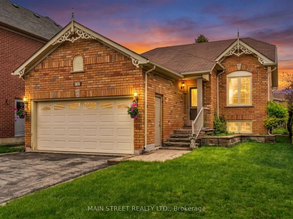137 Clearmeadow Blvd, Newmarket, ON L3X 2E9