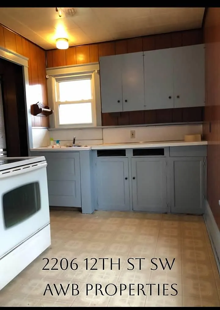 2206 12th Street SW — Photo 3