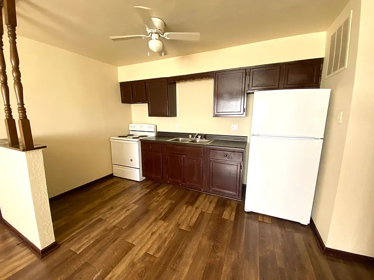 Caroline 8 Apartments — Photo 3