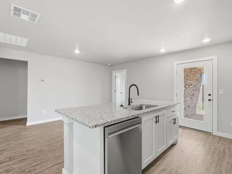 502 Elmont St — Photo 11