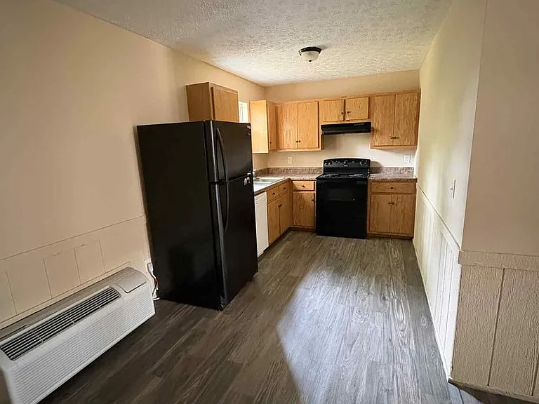 529 E Main St — Photo 3