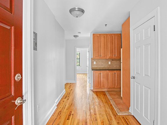 4th image of 389 Park Pl APT 3