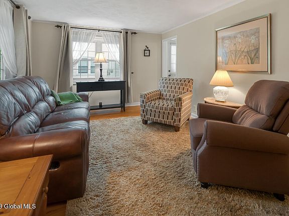 3rd image of 6 Williams Court