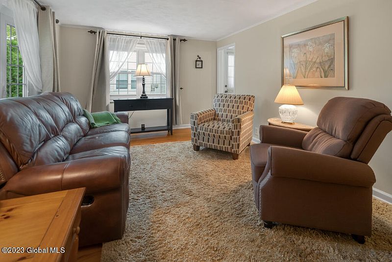 3rd image of 6 Williams Court
