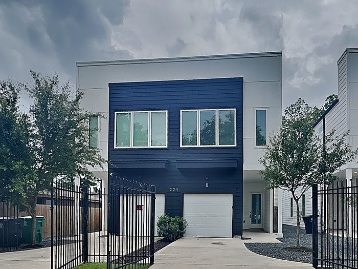 1st image of 221 Oriole St