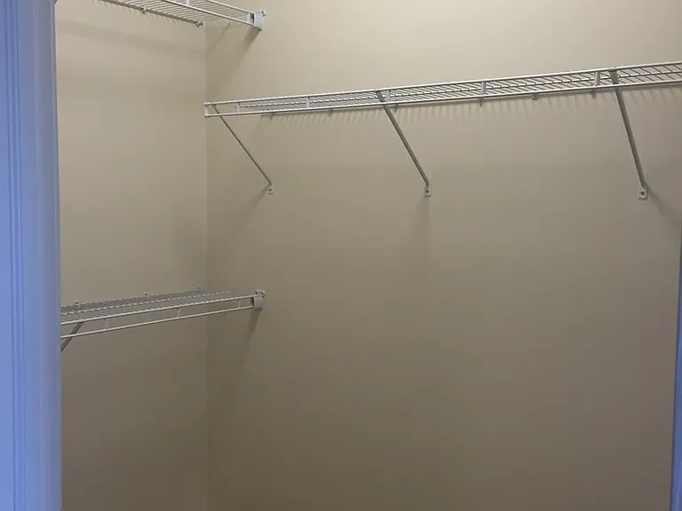 Morton Grad Apartments — Photo 32
