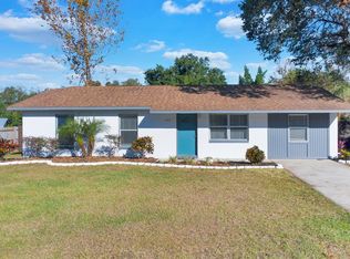 935 Cedar Cir, Tavares, FL 32778