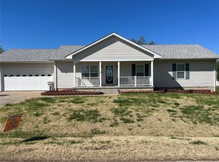 106 Sunset Ct, Farmington, MO 63640