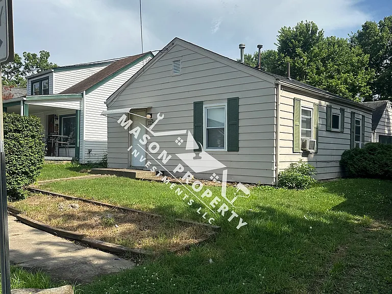1181 Hunt Ave — Photo 2