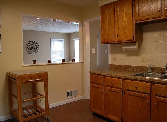 5th image of 5126 N Hillside Ave