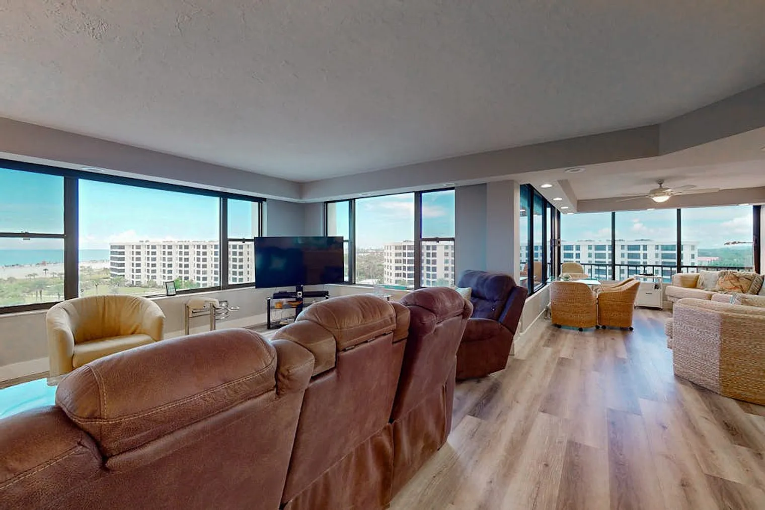 3 bed, 3.0 bath, 1732 sqft, $9,230 — Photo 2