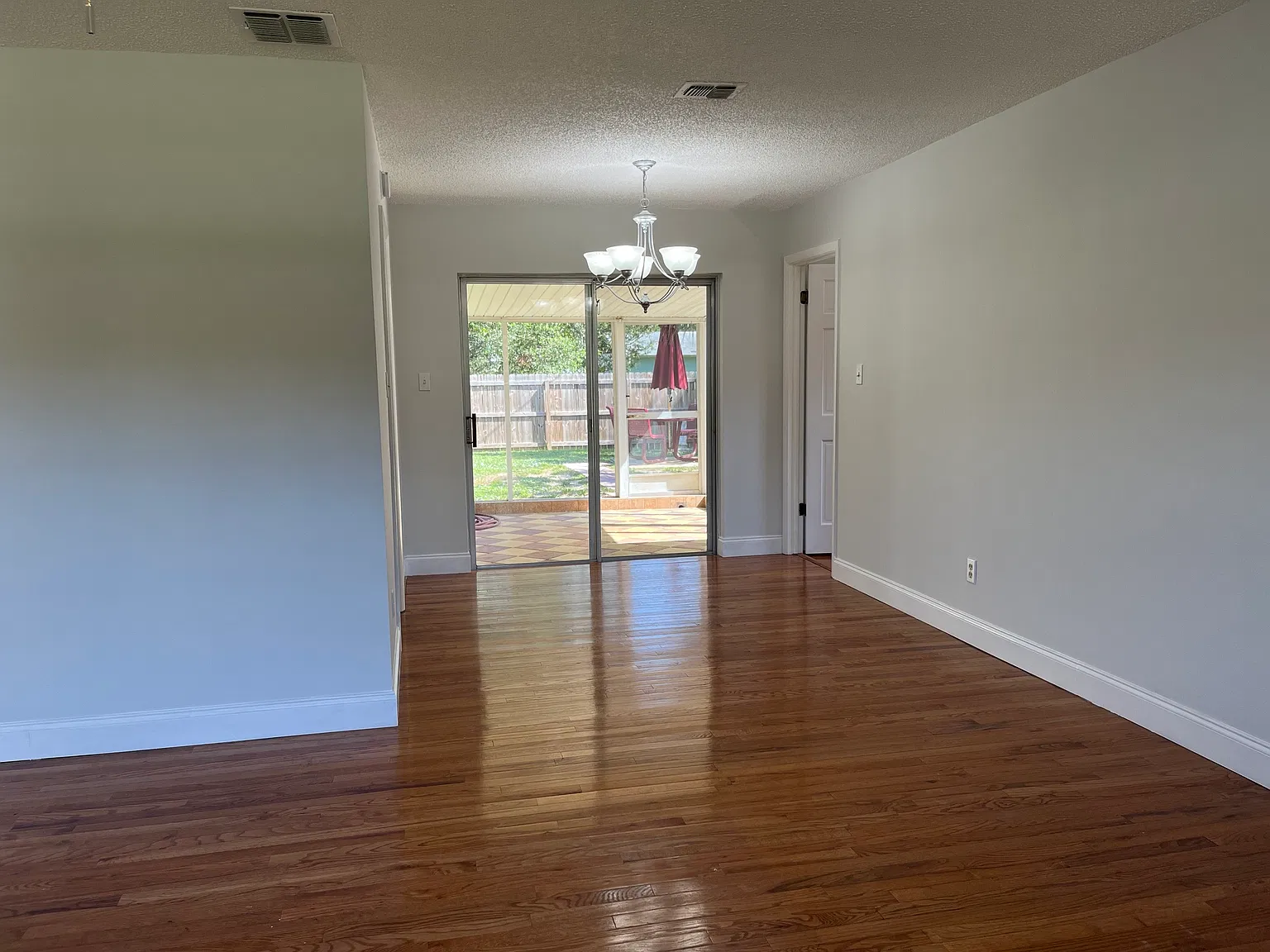 3 bed, 1650 sqft, $2,400 — Photo 3