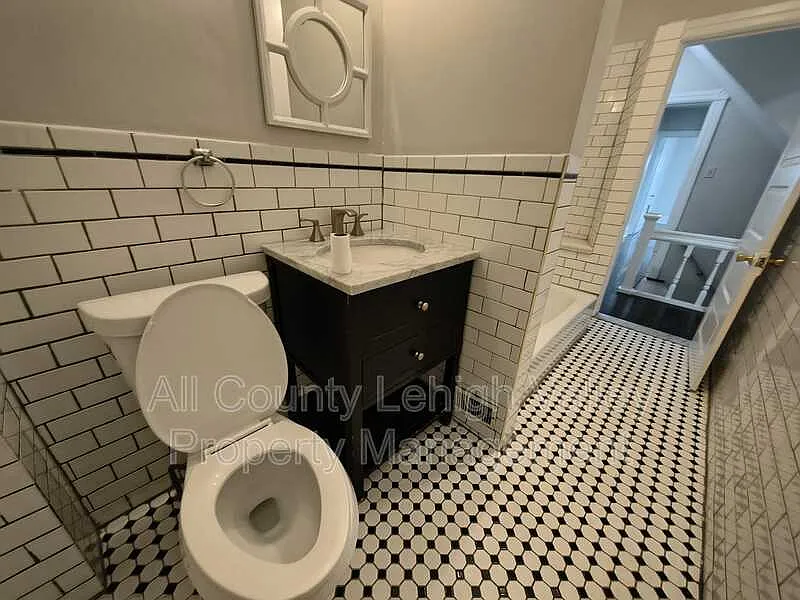 4 bed, 2.0 bath, $2,195 — Photo 4