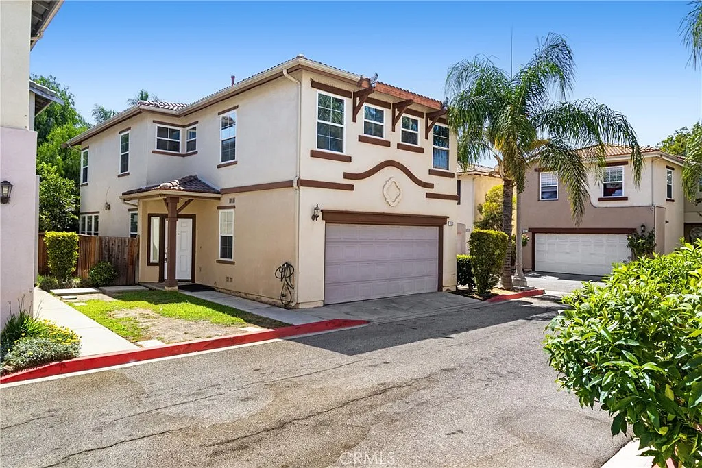 4 bed, 2.5 bath, 1895 sqft, $4,250 — Photo 1