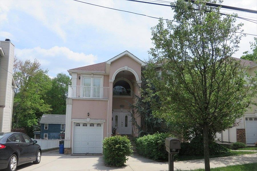 1st image of 141 Woodvale Ave