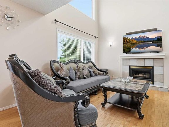 5th image of 52 SW Douglas Glen Cres SE