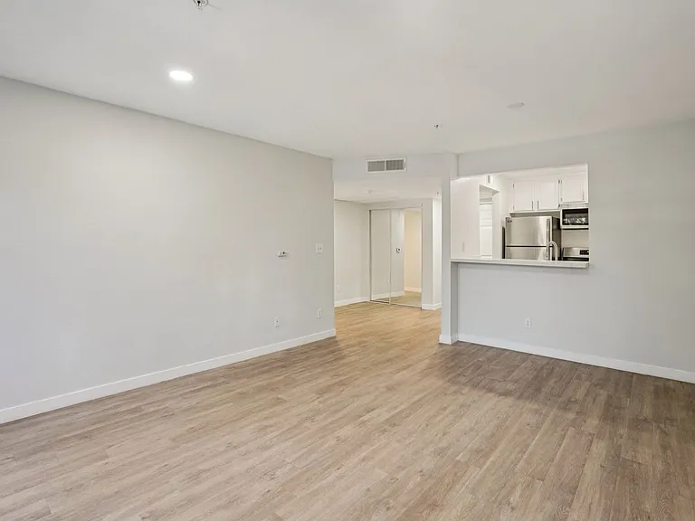 315 Virgil — Photo 29