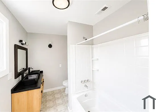 3 bed, 2000 sqft, $2,300 — Photo 1