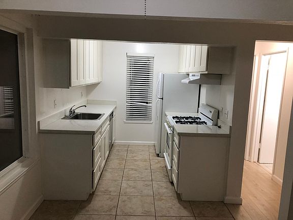 4th image of 1617 Queen Charlotte Dr APT 19