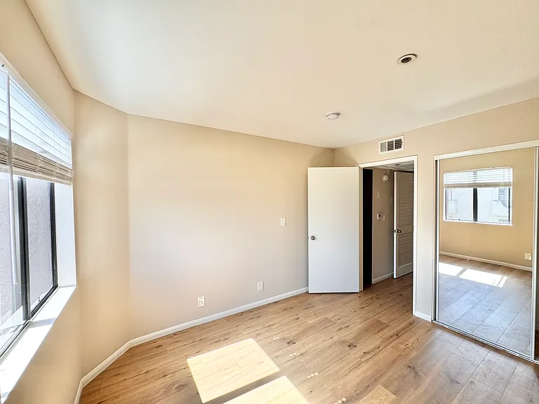 100 N Clark Dr — Photo 11