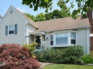 13 Floyd Rd, Verona, NJ 07044