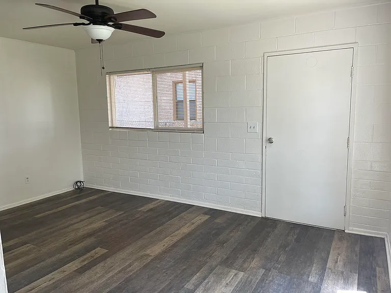 934 Jackson St — Photo 2
