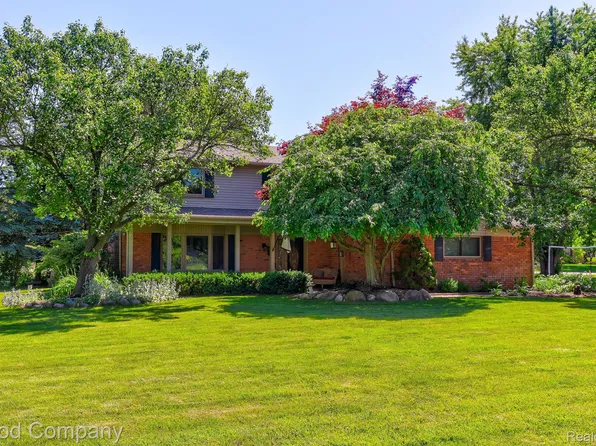 1737 Braemar Rd, Oakland, MI 48363