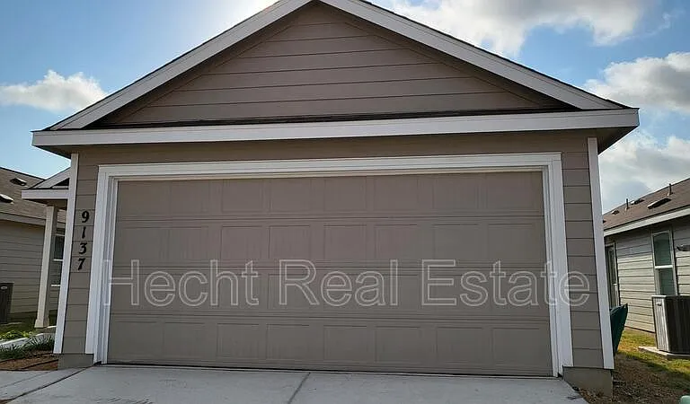 9137 Navarro Vis — Photo 1