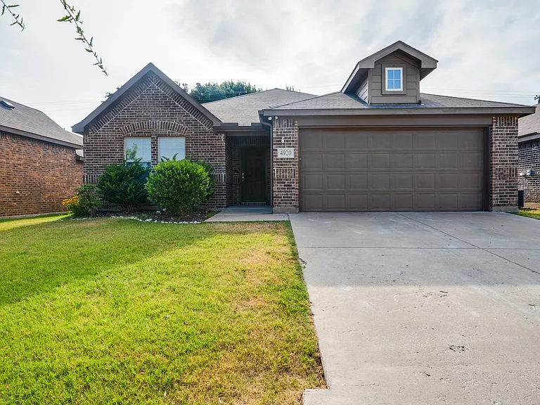 4920 Lemon Grove Dr — Photo 1