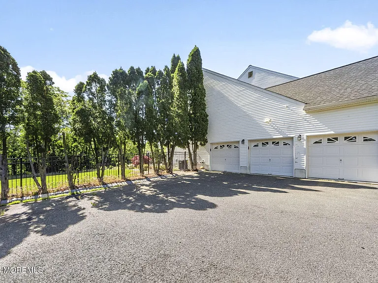 14 Heathrow Ct — Photo 5