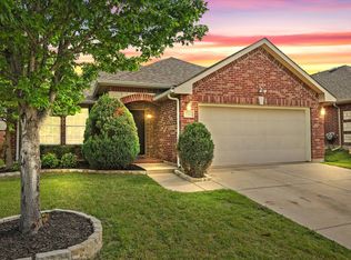 2352 Clairborne Dr, Fort Worth, TX 76177
