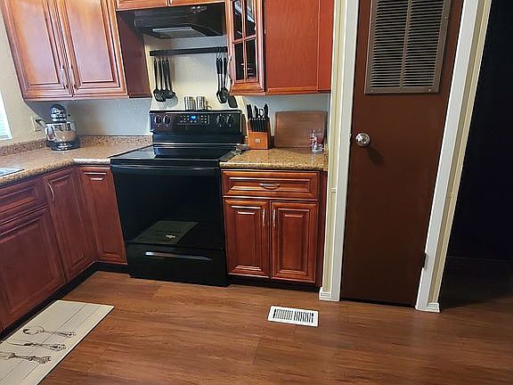 2nd image of 901 Orange St