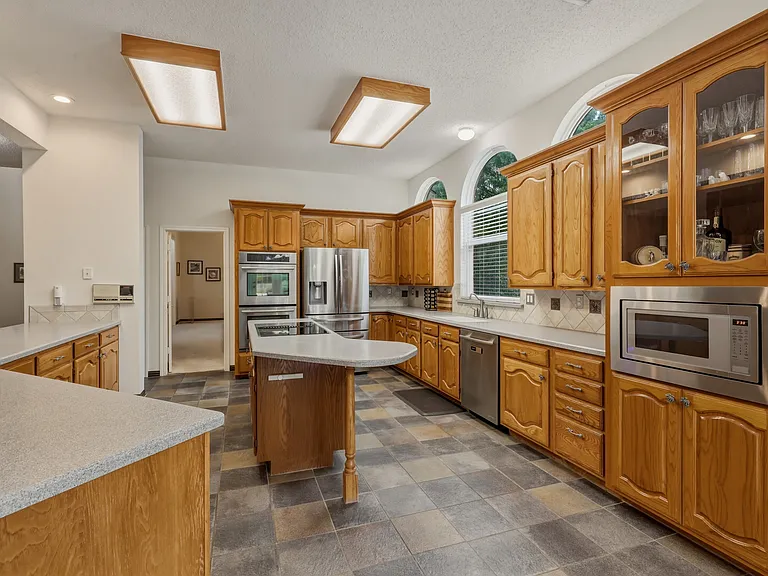 7612 Oak Knoll Dr — Photo 12