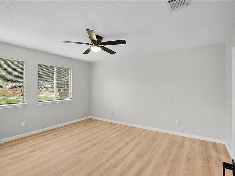 2601 Village Circle Dr — Photo 8