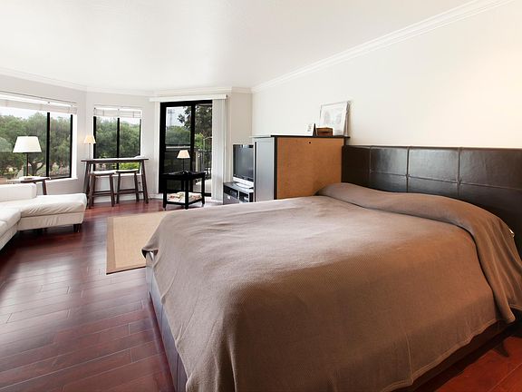 4th image of 3501 Laguna St APT 101